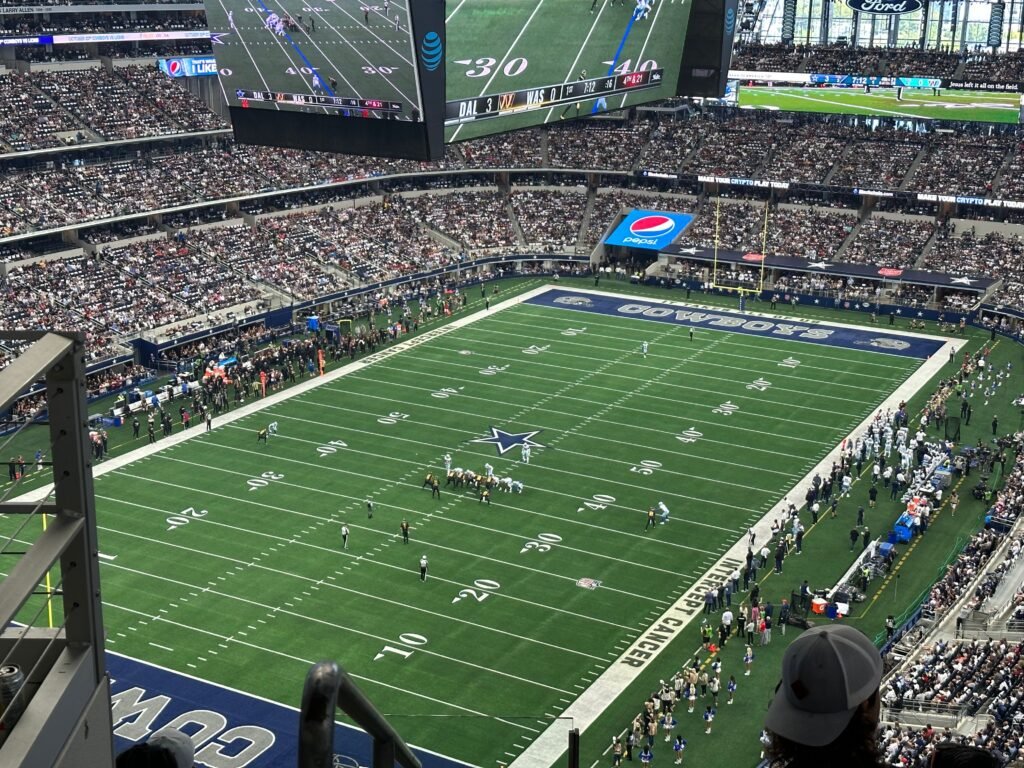 Estádio de futebol americano lotado – NFL no Brasil